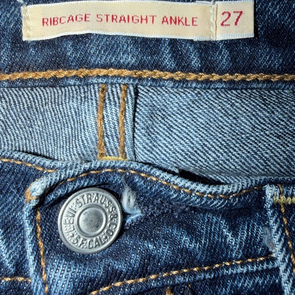 Levi’s Ribcage Straight Crop - Picture 2 of 6